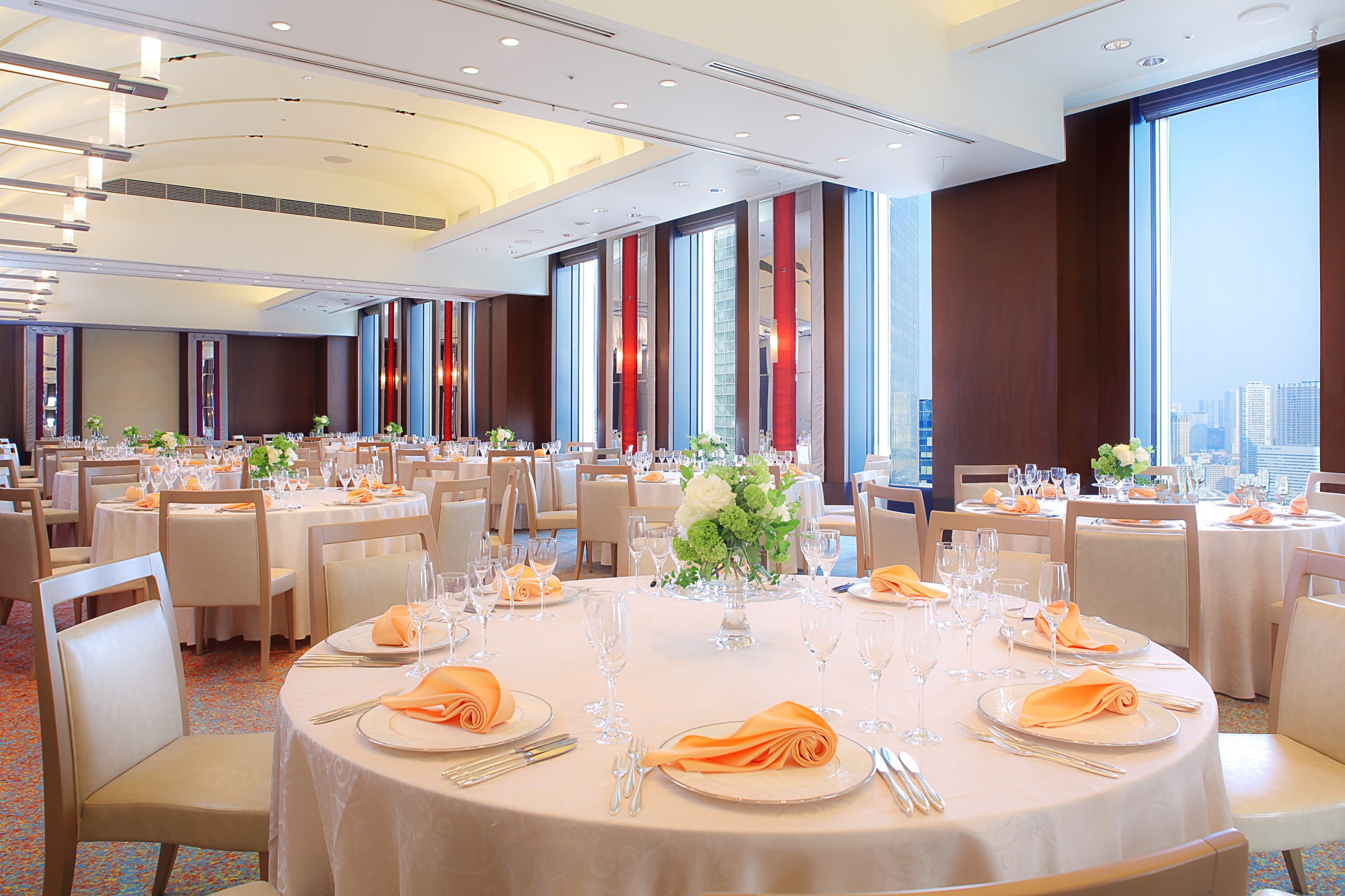 ザロイヤルパークホテルアイコニック東京汐留の配ぜん(サービススタッフ) レストラン 宴会部門の求人情報イメージ1