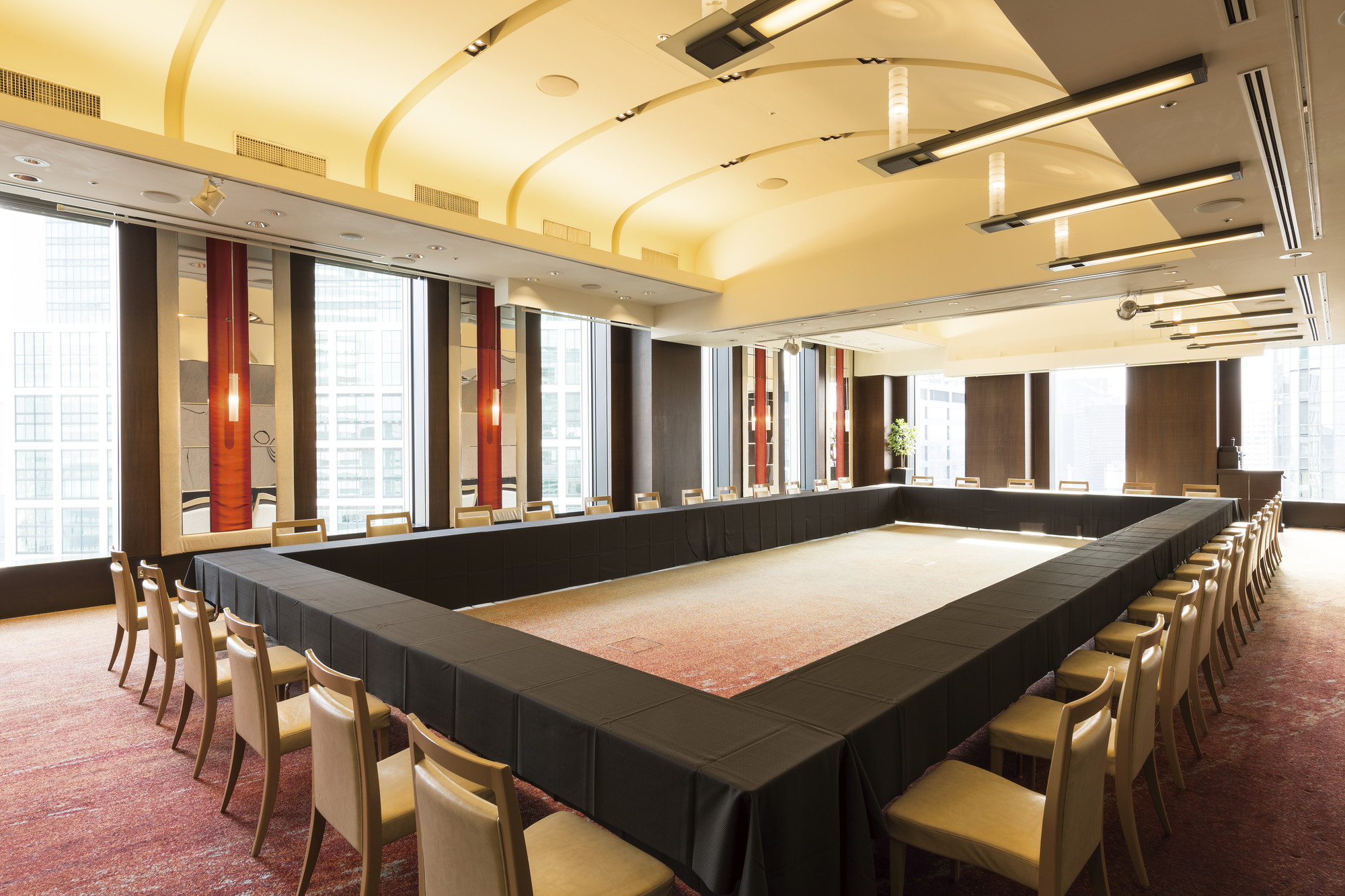 ザロイヤルパークホテルアイコニック東京汐留の配ぜん(サービススタッフ) レストラン 宴会部門の求人情報イメージ4