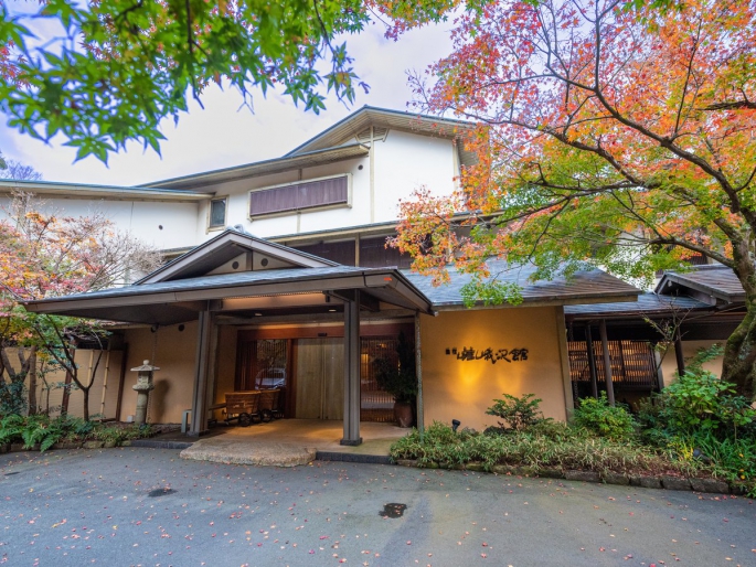 嵯峨沢館の正社員 宿泊予約 フロントスタッフの求人情報イメージ1