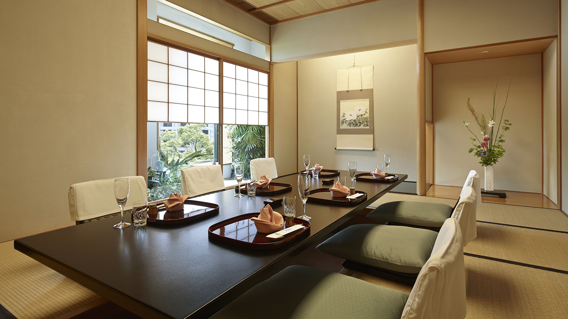 ホテルニューオータニ ホテルニューオータニ　料亭　千羽鶴の派遣社員 仲居の求人情報イメージ2